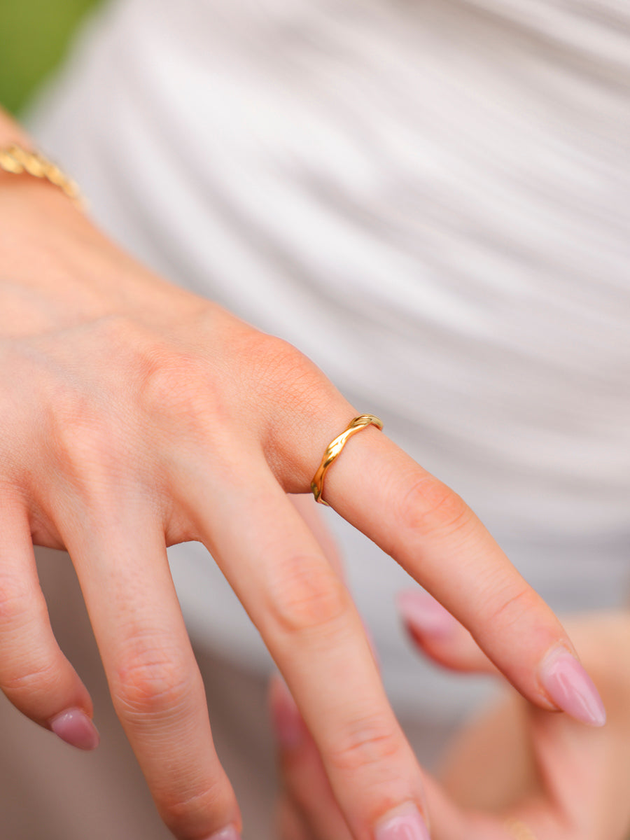 Modern Curve Ring